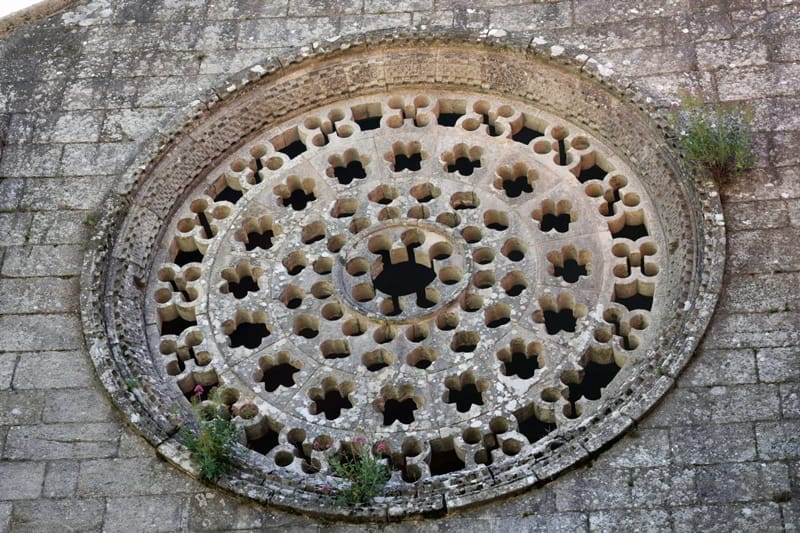 El Monasterio de Armenteira, inspiración histórica de Pazo Cilleiro