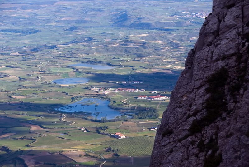 Lagunas entre viñas, donde las aves descansan